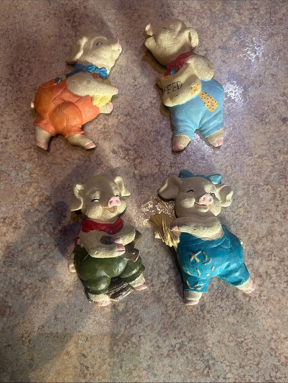 Vintage Ganz 1992 pigsville refrigerator magnet lot Home Wall Decor Pig Figurine